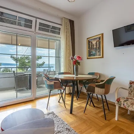 Lucia * ツリクヴェニツァ