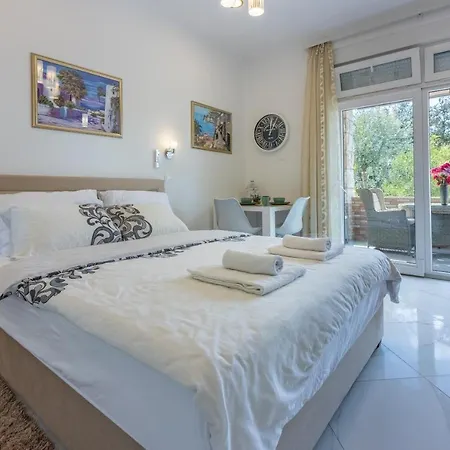 Apartament Lucia *