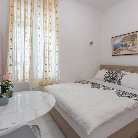Lucia Apartment *